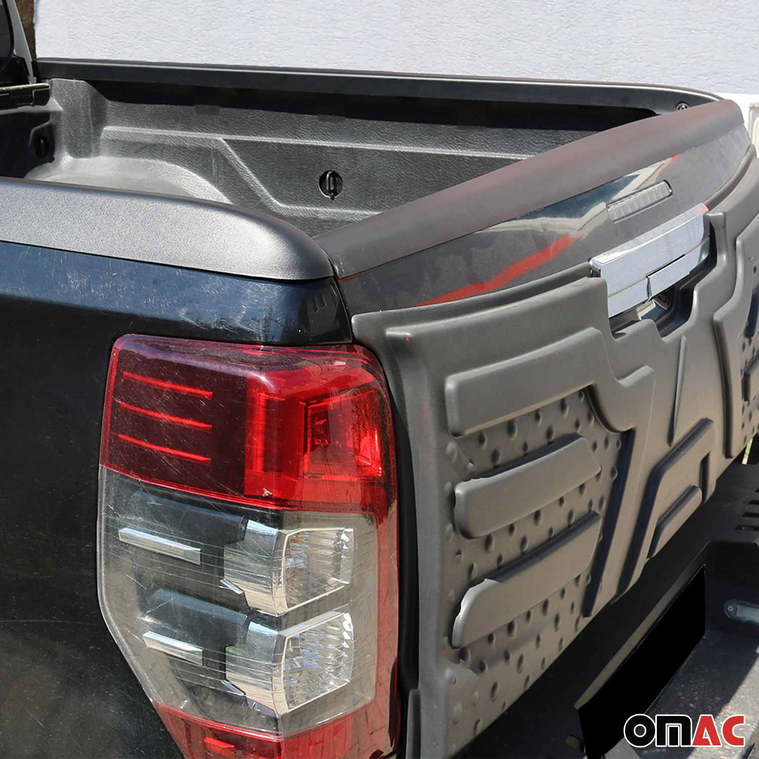 Heckklappenschutz Schutzleiste für VW Amarok 2010-2017 ABS Schwarz - Image 3